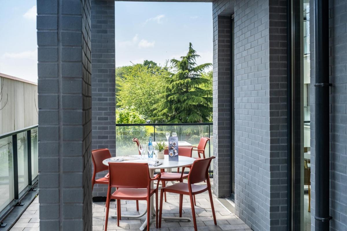 Oh Activ Cergy Aparthotel Exterior photo