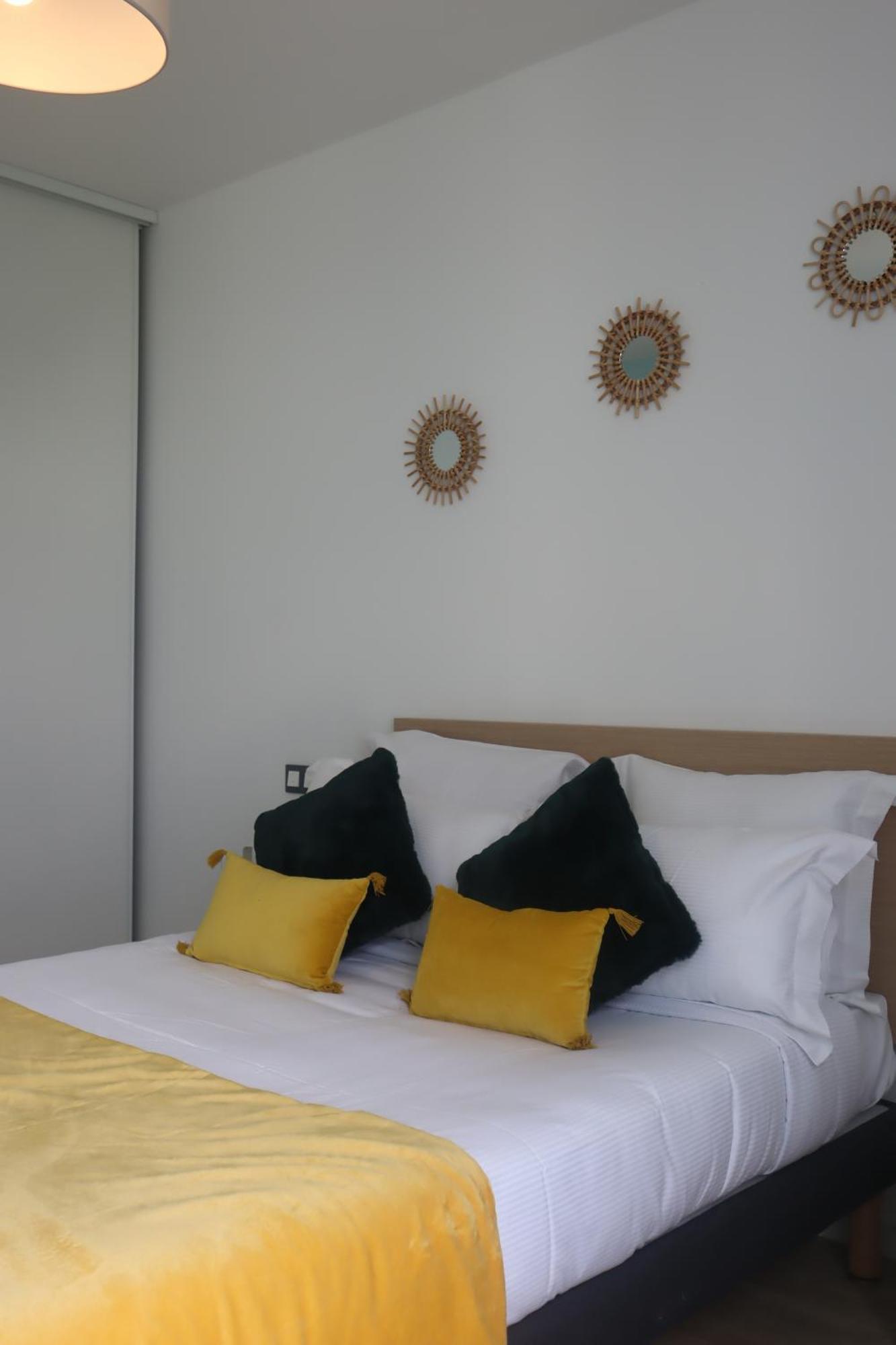 Oh Activ Cergy Aparthotel Exterior photo