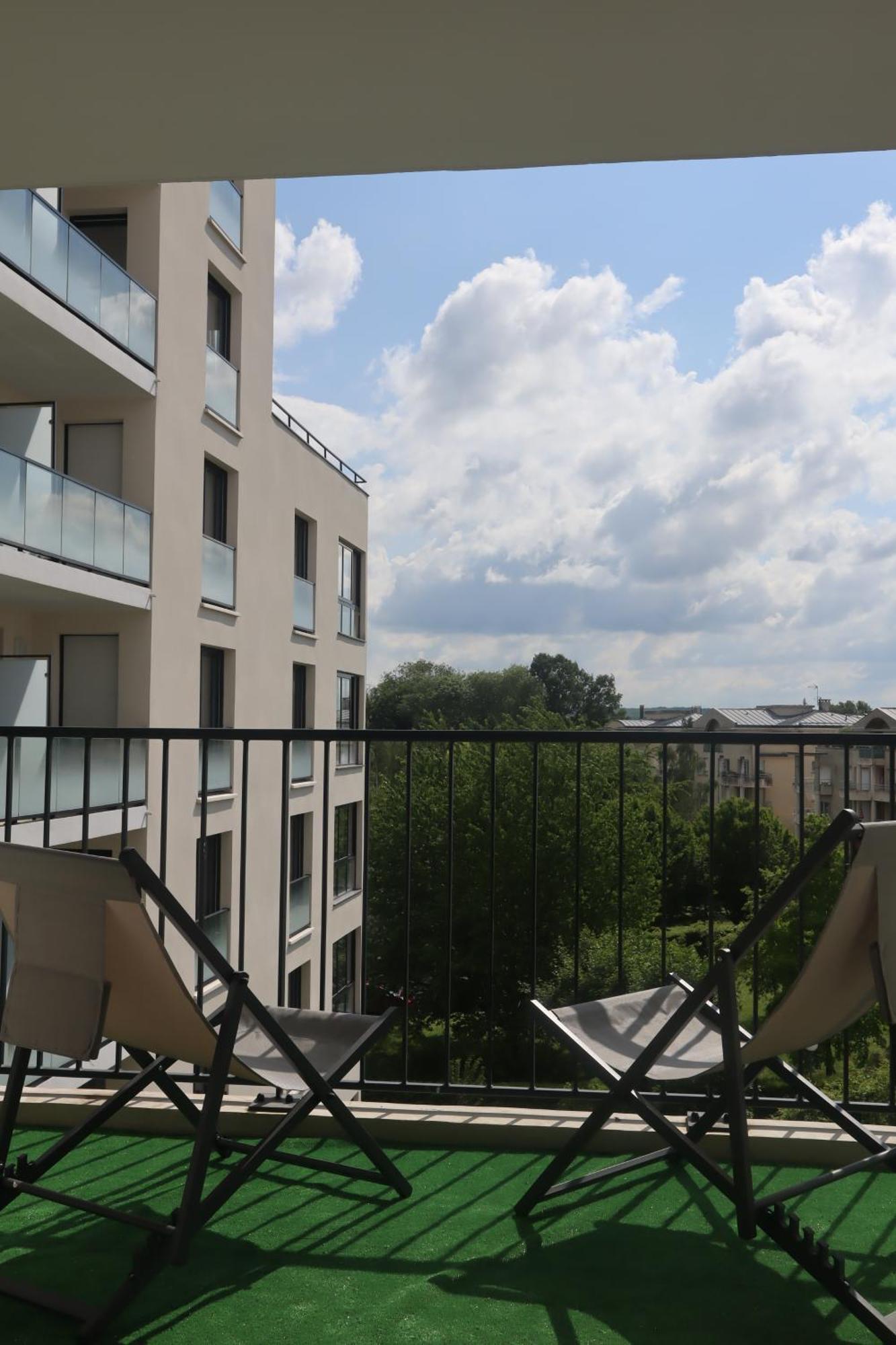 Oh Activ Cergy Aparthotel Exterior photo